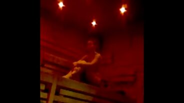 જ્યારે તેણી સવારી કરે છે ત્યારે ટીન સાવકી માતાની ચુત સેકસી વીડીયો ઓપન ખાય છે