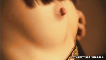 એશિયન સેકસી વીડીયો ફુલ સેકસી સાવકી દીકરી પપ્પા સ્ટેપડેડ ડિક લેવા માથે નમી રહી છે