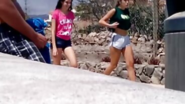 સ્ટેપડેડ્સ કિશોરોની અદલાબદલી કરે છે અને તેમની ચુસ્ત ટીન pussies બીપી પીચર વીડીયો સેકસી pummels