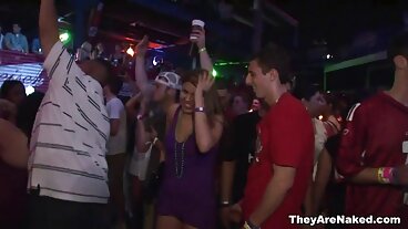 સેક્સી સ્ટેપ્સિસે તેના નવા શૂઝને સેકસી વીડીયો એક્સ એક્સ એક અદ્ભુત બ્લોજોબ અને હાર્ડકોર સેક્સ સાથે ચૂકવ્યા